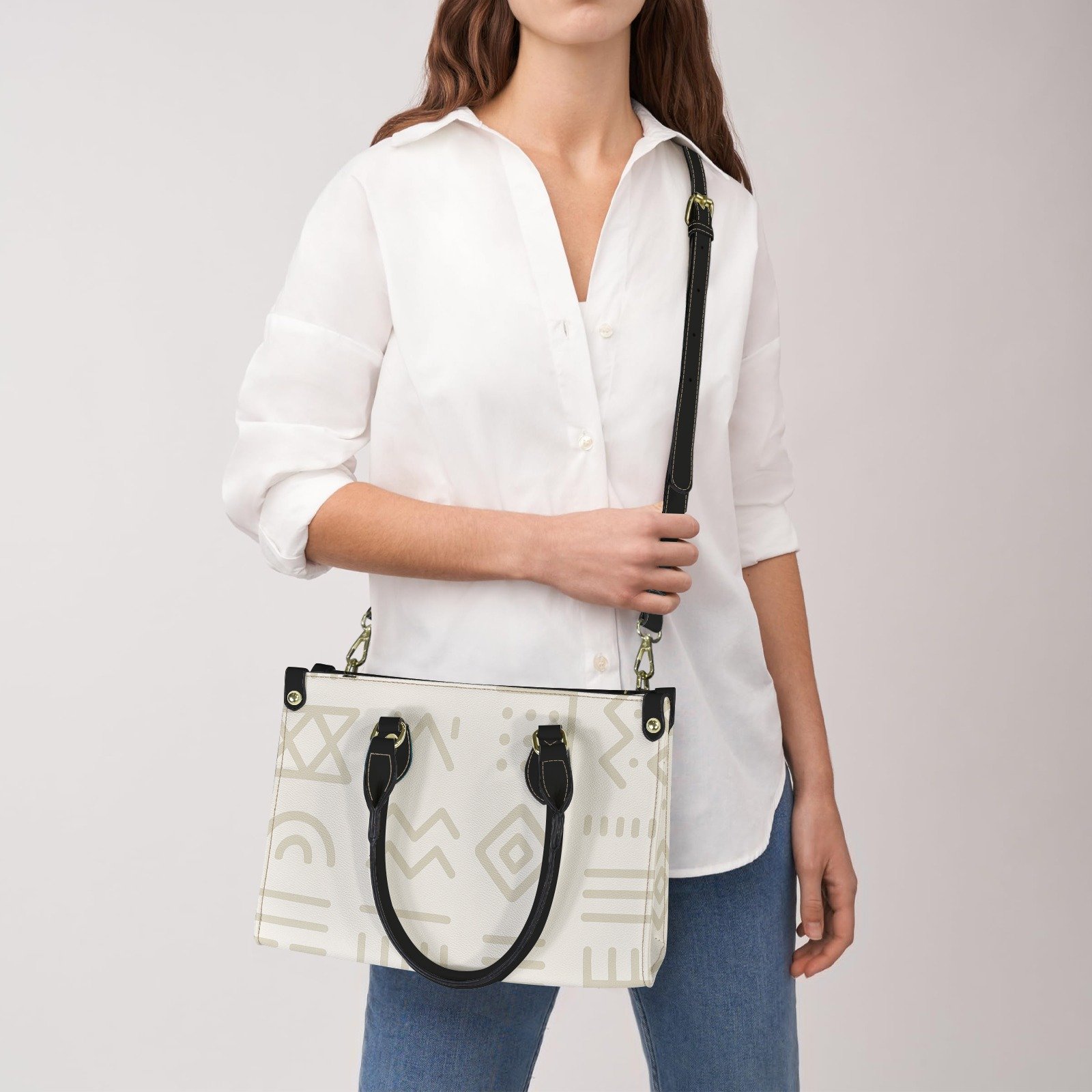 fda9c587a61ae6fb0c9862b65080402c.jpg Sac à main L’Amana Épure | Blanc & Motif Ethnique Chic | Maïa Muto – Image 6